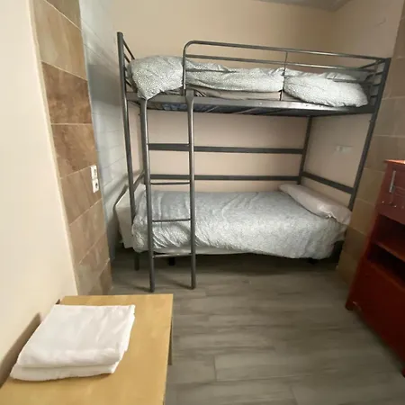 Habitacion , Tipo Estudiante De Dos Camas, Independiente, Pequeno Bano Propio, Students, Backpackers , One Room 2 Beds ,And Bathroom, Habitacion Independiente En Casa Vecinal Particular ,Con Litera De 90,Con ,Aire Acondicionado Portatil,Patio Comun * Jerez de la Frontera