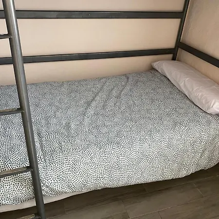Homestay Habitacion , Tipo Estudiante De Dos Camas, Independiente, Pequeno Bano Propio, Students, Backpackers , One Room 2 Beds ,And Bathroom, Habitacion Independiente En Casa Vecinal Particular ,Con Litera De 90,Con ,Aire Acondicionado Portatil,Patio Comun *