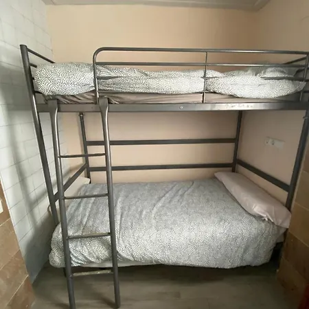 Habitacion , Tipo Estudiante De Dos Camas, Independiente, Pequeno Bano Propio, Students, Backpackers , One Room 2 Beds ,And Bathroom, Habitacion Independiente En Casa Vecinal Particular ,Con Litera De 90,Con ,Aire Acondicionado Portatil,Patio Comun Ubytování v soukromí