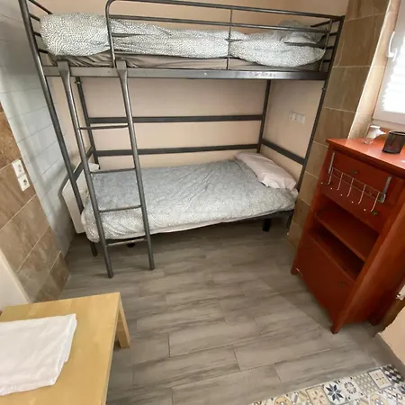 Homestay szállás Habitacion , Tipo Estudiante De Dos Camas, Independiente, Pequeno Bano Propio, Students, Backpackers , One Room 2 Beds ,And Bathroom, Habitacion Independiente En Casa Vecinal Particular ,Con Litera De 90,Con ,Aire Acondicionado Portatil,Patio Comun *