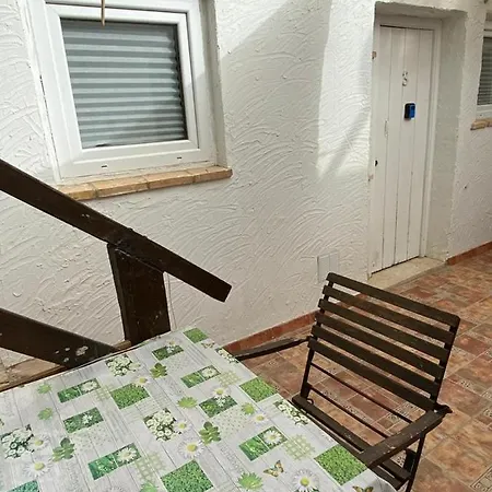 Habitacion , Tipo Estudiante De Dos Camas, Independiente, Pequeno Bano Propio, Students, Backpackers , One Room 2 Beds ,And Bathroom, Habitacion Independiente En Casa Vecinal Particular ,Con Litera De 90,Con ,Aire Acondicionado Portatil,Patio Comun * חרז